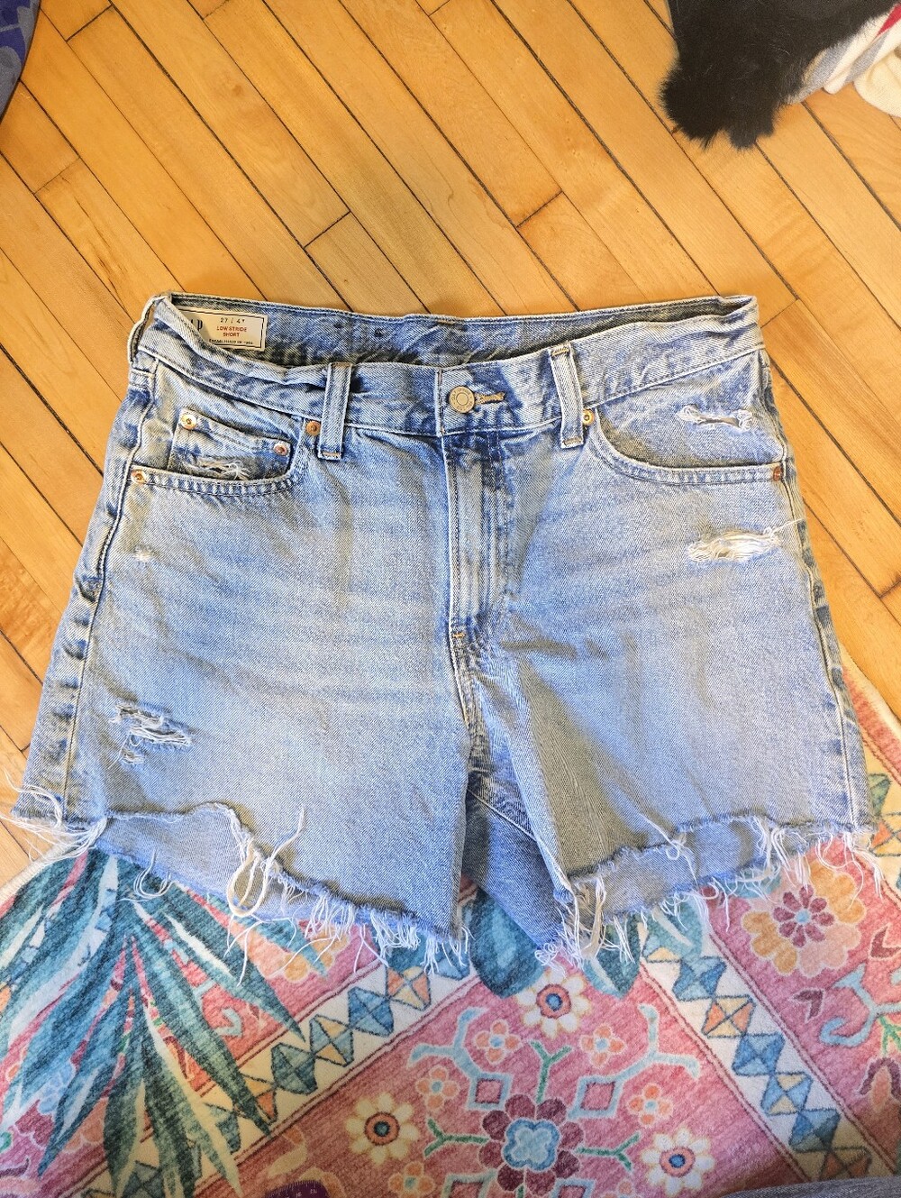 Gap Low Stride 90s Light Blue Distressed Denim Shorts Size 4 Tall